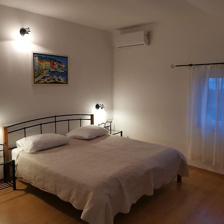 Apartman Kornu Велі-Лошинь Екстер'єр фото