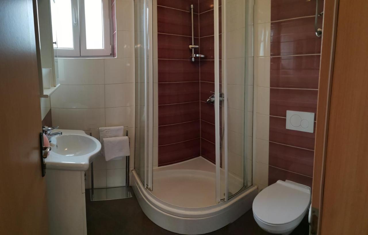 Apartman Kornu Велі-Лошинь Екстер'єр фото