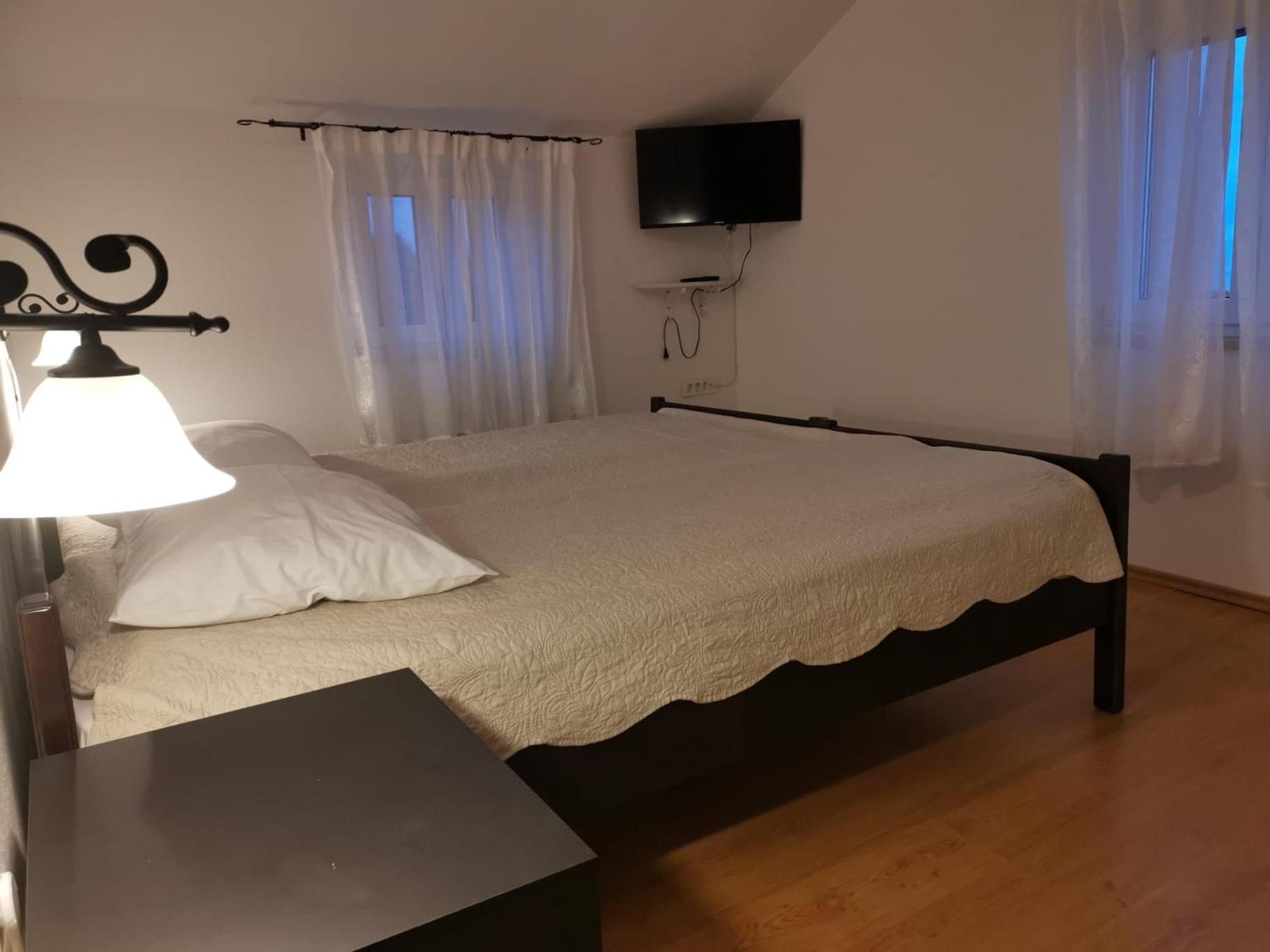 Apartman Kornu Велі-Лошинь Екстер'єр фото